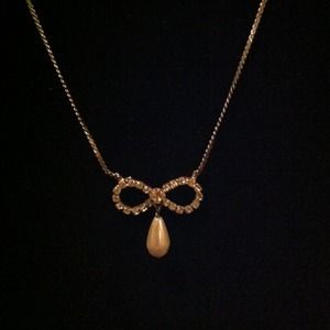 Vintage infinity pearl drop necklace!