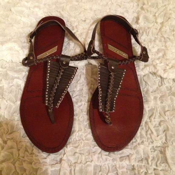 Brown leather detailed sandal