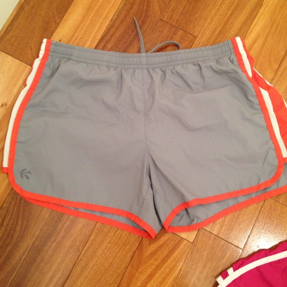 Sold! Bundle of old navy shorts - Picture 3 of 4
