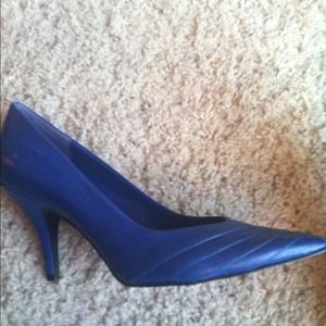 Royal blue leather shoe