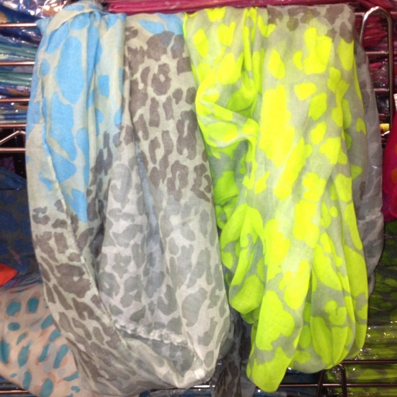 ♢Reduced♢ Neon Leopard Infinity Scarf