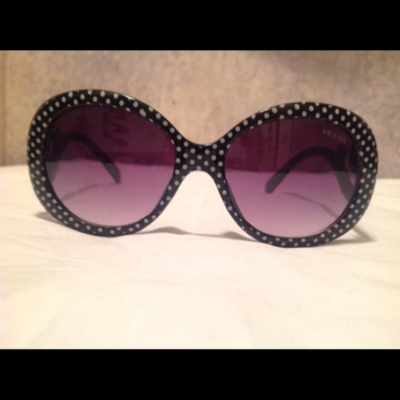 ❤PRADA SUNGLASSES .....HOT....POLka DOT BLACK....