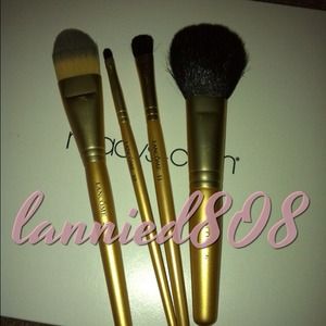❌Sold❌ Authentic Lancôme Holiday Brush set
