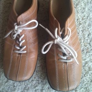 Tan comfortable shoe