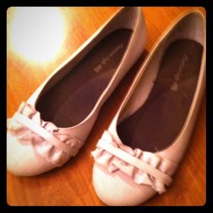 Size 10 American Eagle light purple flat!