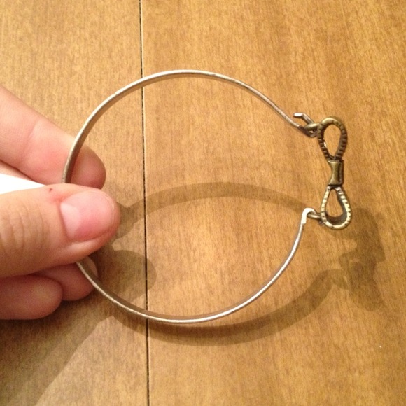 💀SOLD💀 Cute Bow Cuff! Brand New! - Picture 3 of 3