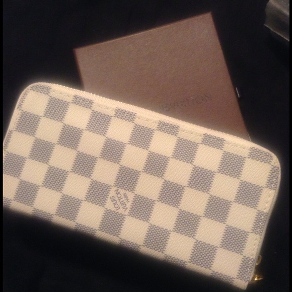 White/blue Louis Vuitton wallet w/ double zipper.