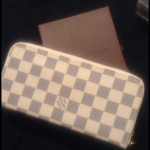 White/blue Louis Vuitton wallet w/ double zipper.