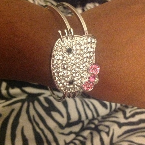 Sold!!!!Hello kitty crystal bracelet
