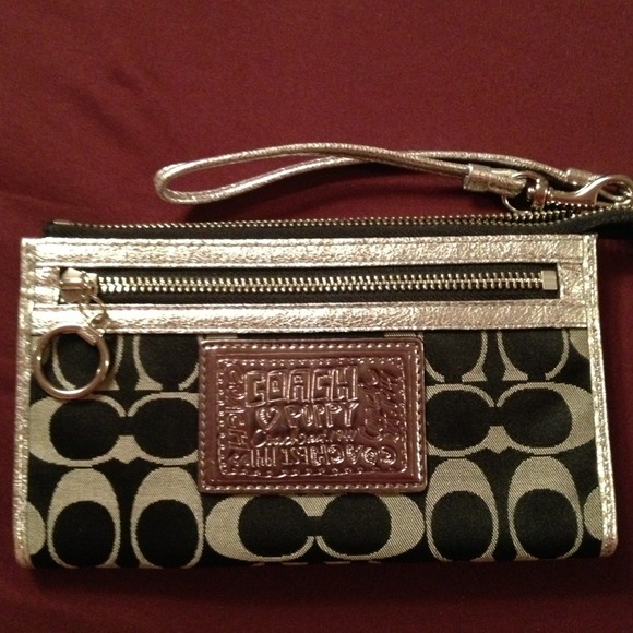 Authentic Coach Poppy