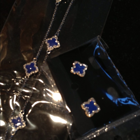 Clover necklace & earrings set