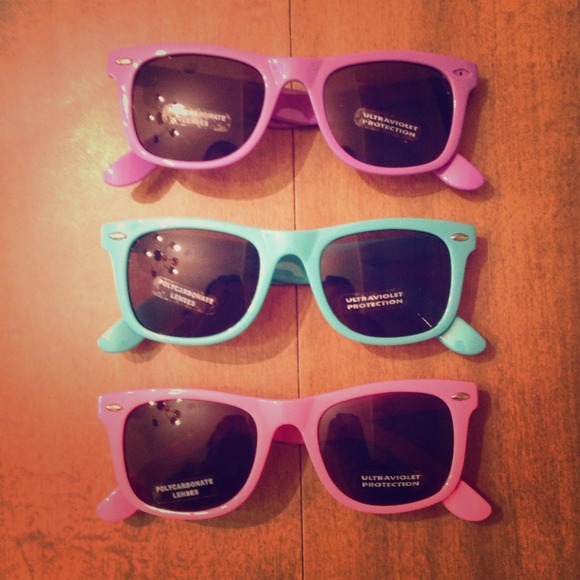 💀SOLD💀 Wayfarer Style Spring Color Sunglasses