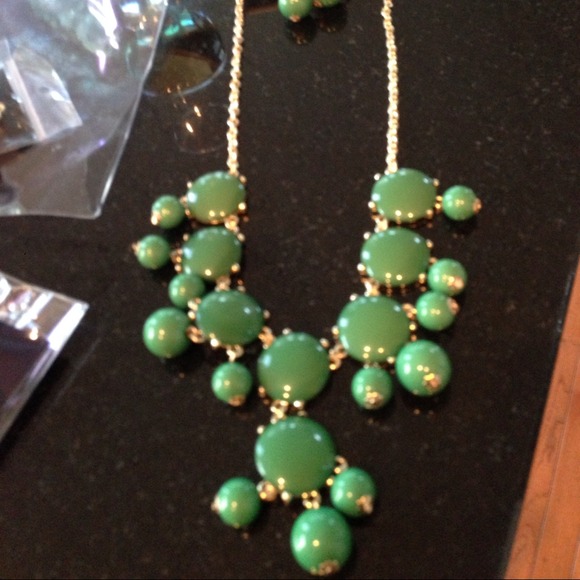Green necklace and earring set
