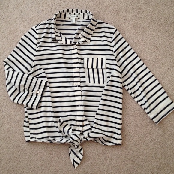 *SOLD* Silky white/navy stripe tie front - Picture 1 of 3