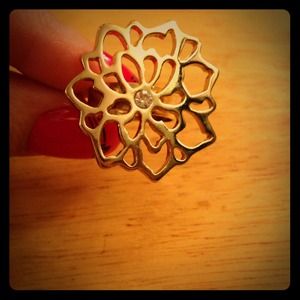 ❌Sold❌Adjustable gold tone flower ring