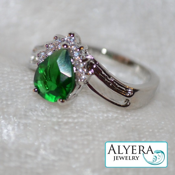 💢💢SOLD!!💢💢. NEW!  2.62ct Emerald Ring