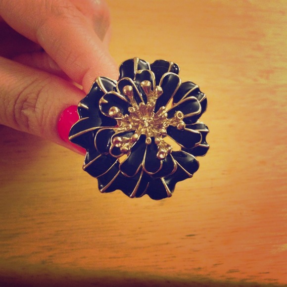 ❌Sold❌Black enamel flower ring
