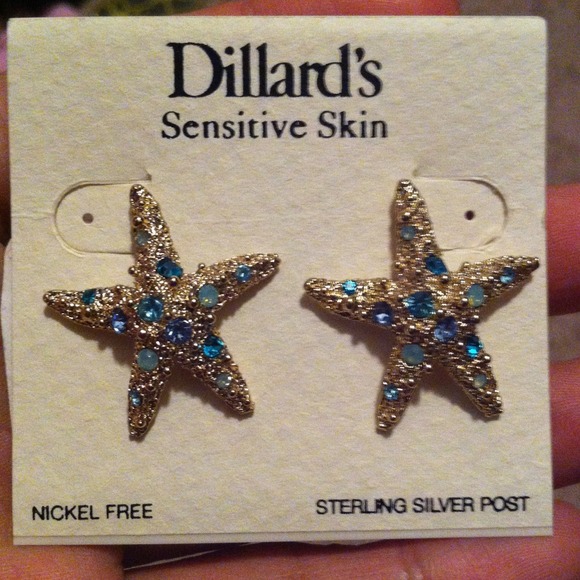 Dillard's Starfish Earrings! 💋