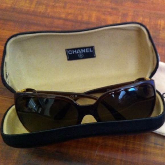 ❗SOLD ❗Chanel Sunglass w/ Gold CC logo!
