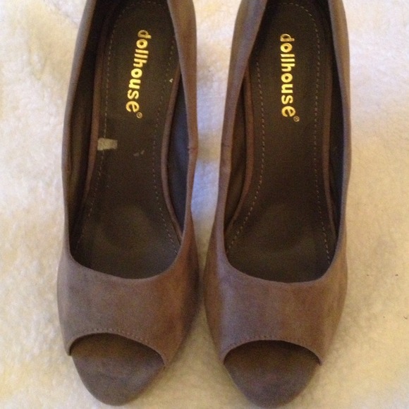 🚫Sold. Heels - Picture 2 of 2