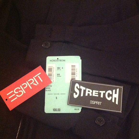 Black Spring/Fall jacket with hood 🌧⛈ - Picture 4 of 4