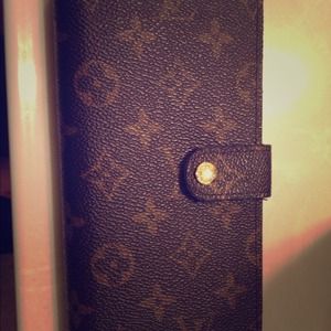 🎀 Brand new LV inspired monogrammed wallet 🎀