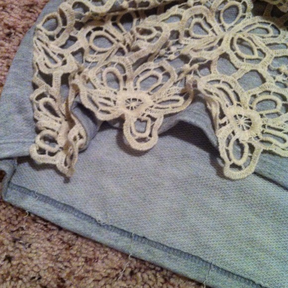 🚫 SOLD Grey/Cream Lace Sweatshirt - Picture 3 of 4