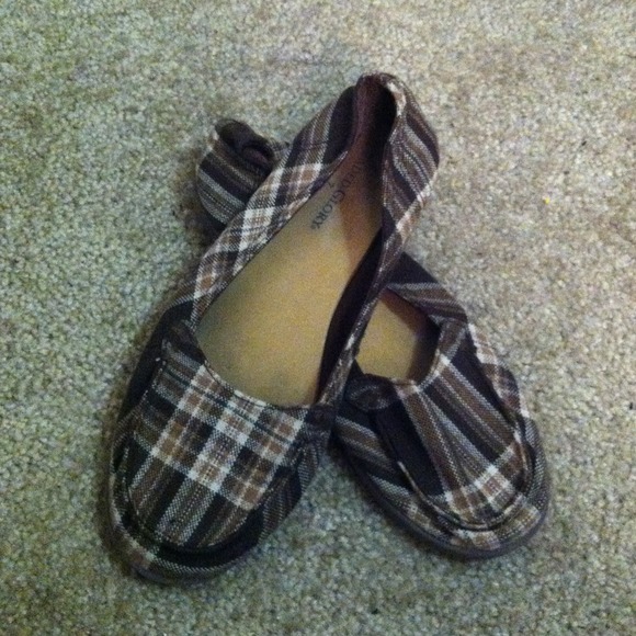 Brown shoes.