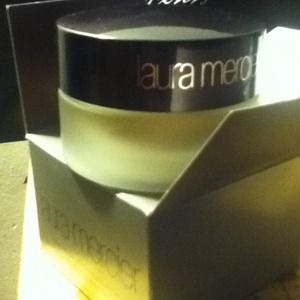 Laura mercier foundation