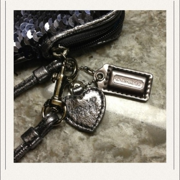 *AUTHENTIC* Coach poppy sequin phone wristlet. - Picture 2 of 4