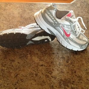 **Bundle  deal!! 2 pair of Women's nike shoes