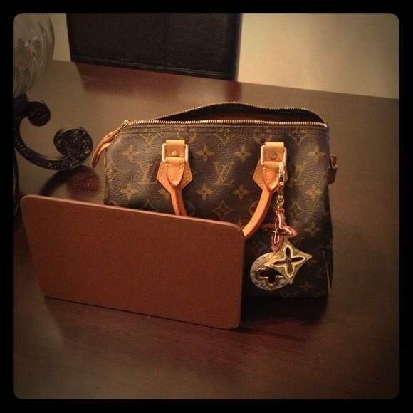 SOLD:  Louis Vuitton speedy 25. $355 through pp