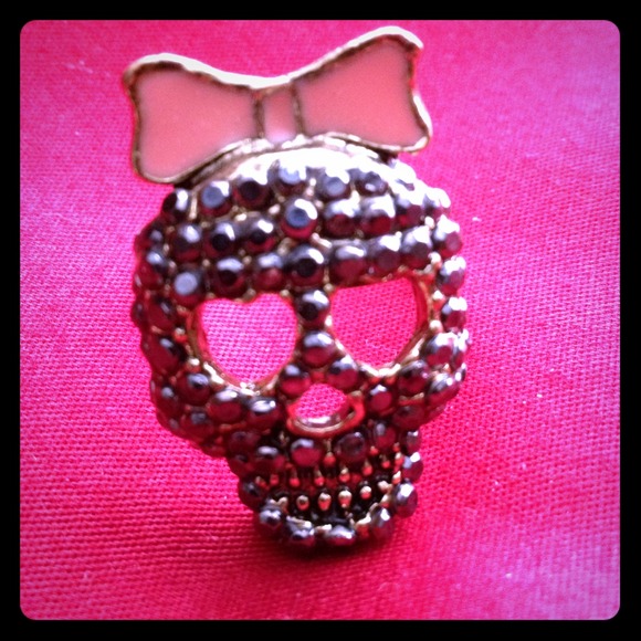 Cute skull ring with pink bow