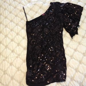 2b bebe one shoulder sequin top