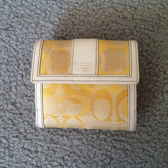 ✨Price reduced✨ Yellow Coach Wallet
