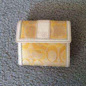 ✨Price reduced✨ Yellow Coach Wallet
