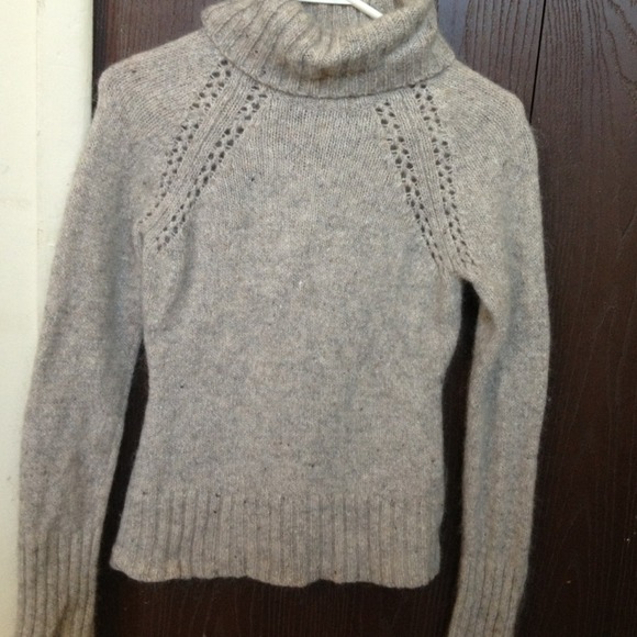 💥Reduced💥 ANN TAYLOR LOFT Warm sweater