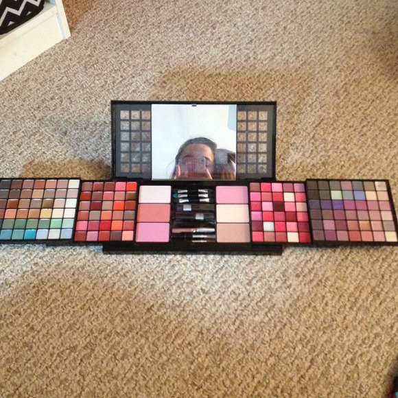 *RESERVED UNTIL 3/22Like new sephora value pallete