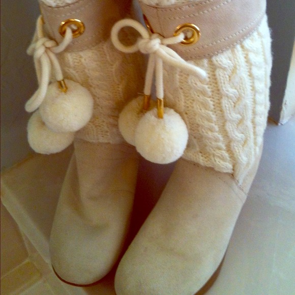 Host pick!!! 🎊🎉🎈Reduced!!! 📣Aldo white boots