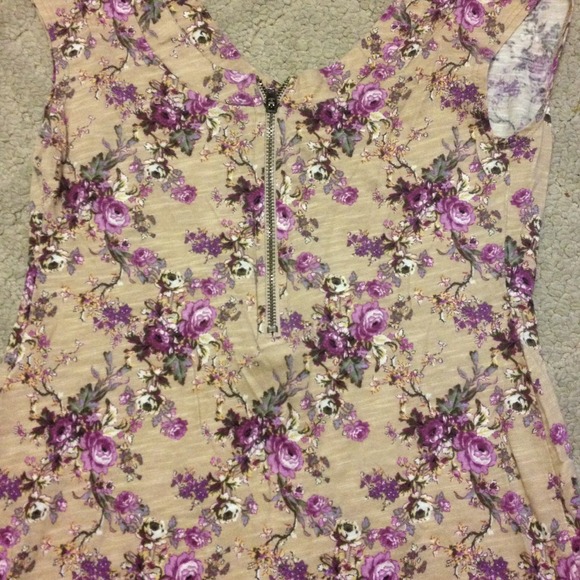 Beige and Purple Pastel Floral Shirt with Zippered Back and Front Pocket Size XS - Picture 2 of 5