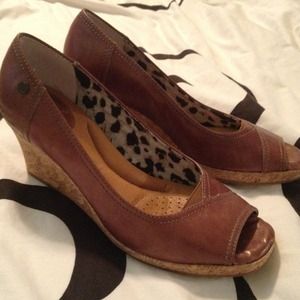 A steal- NWOT Brownish bronze leather wedges