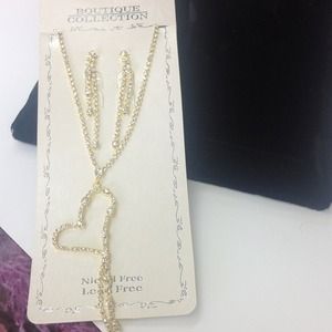 Necklace and earring set gold with crystal!