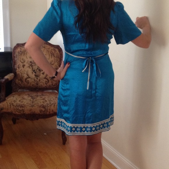 Electric blue dress with white embroidery. - Picture 2 of 2