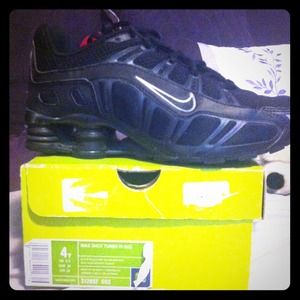 ****HOLD for @tanleggedjuilet*** Nike Shox 4y=6w