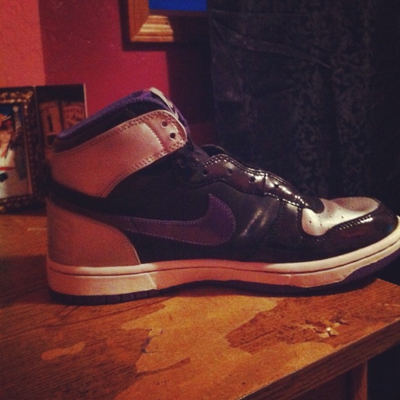 Nikes for sale - Picture 2 of 4