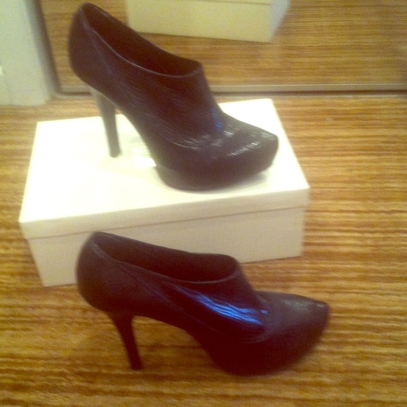 Carlos Santana snake skin leather booties