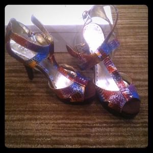 Bcbg multi color heel with t strap around ankle