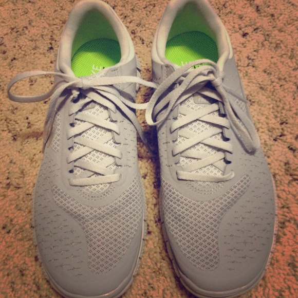 💥HOLD💥Grey Nike aerobic tennis shoes