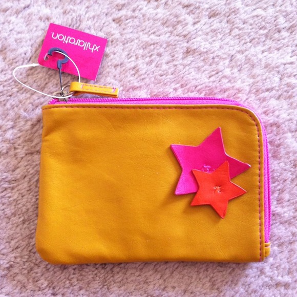 Yellow star wallet NWT