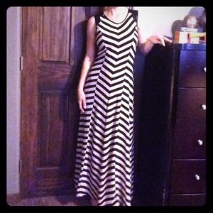 NWOT chevron print jersey dress